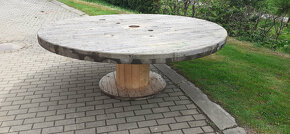 Dřevěný zahradní stůl - 2
