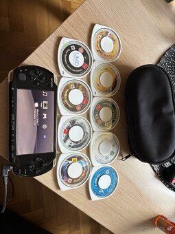 PSP 3004 + 9 her + flash + příslušenství – plně funkční - 2