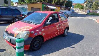 TOYOTA YARIS - 2
