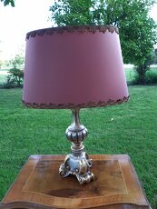 2 ks lampiček,krásné vyřezávané-patina,výška 50 cm,orginál. - 2