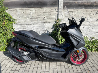 Honda Forza 125 r.v. 2024 najeto pouze 1600Km - 2