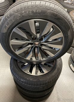 top sada 18" orig. alu kol Audi A6 4K, letní Pirelli - 2