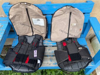 Prodám dětské jezdecké vesty USG Flexi Body Protector, velik - 2