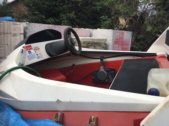 Speedboat pro 2 osoby a dítě - 2
