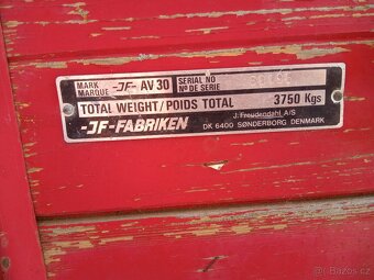 Zetor 6711 + rozmetadlo JF AV 30 - 2