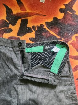 FOX Racing kratasy chino vel . 34 stav 9/10 , stav viz fo - 2