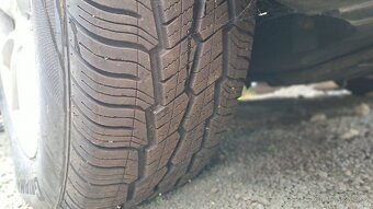 Pneu 215/65/R16 109 T C + ALU
- 2