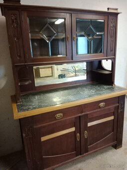 Starožitný nábytek - 2