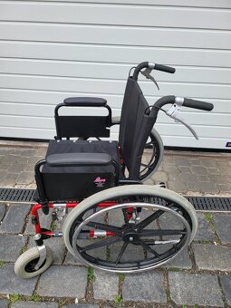 invalidní vozík, 4 brzdy, široký - - 2