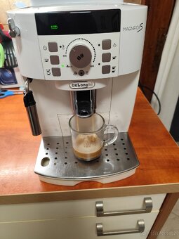 Prodám automatický kávovar DeLonghi Magnafica S 22.110 w - 2