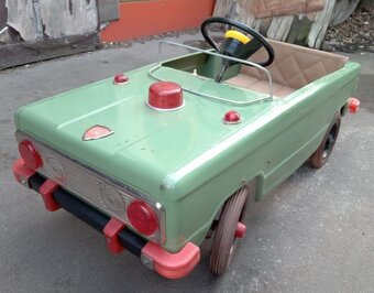 Šlapací autíčko - 2