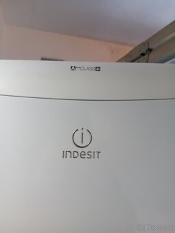 prodám lednici s mrazákem Indesit A++ - 2