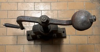 Ruční vřetenový lis - 2