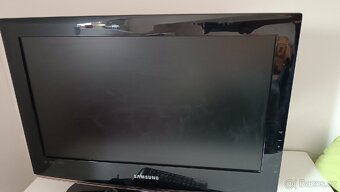 Samsung LE22B450C4W televize - 2