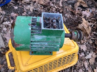 Elektromotor 4AP90S-6 0,75kW 940ot - 2