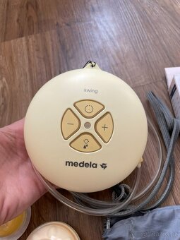 Medela elektronická odsávačka + příslušenství - 2