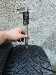 245/45/17 Dunlop - zimní - pošlu poštou 847. - 2