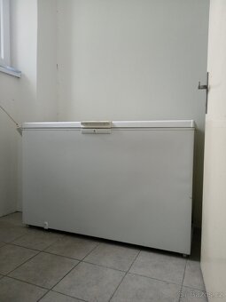 VELKÝ ÚSPORNÝ PULTOVÝ MRAZÁK WHIRLPOOL - 2