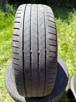Prodam pneu Bridgestonl 225/55r17 letni - 2