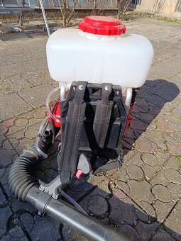 Zádový motorový rosič - 2