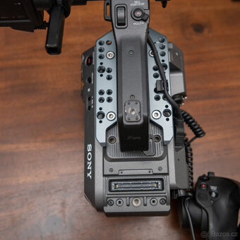 Profesionální videokamera Sony PXWFX9V FX9 – černá - 2