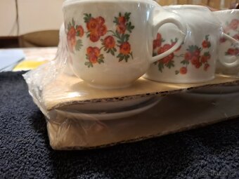 Sada hrnků s podšálky - 2