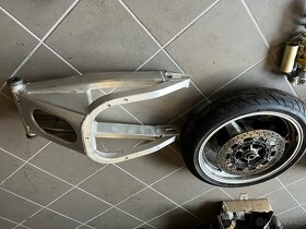 Yamaha R1 N a plasty na R1 - 2