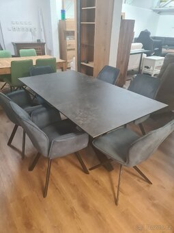 Jídelní stůl- rozkládací - 2