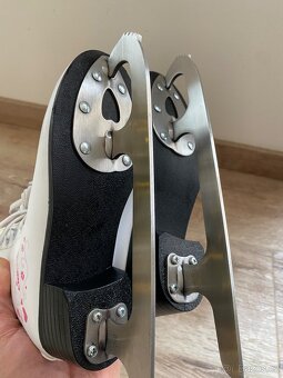 Dívčí lední brusle - 2