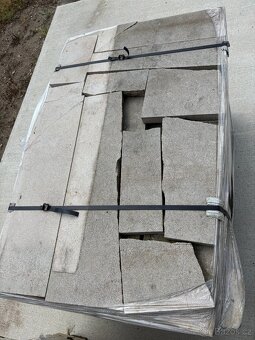 Pískovcová dlažba (180 kč/m2) - 2