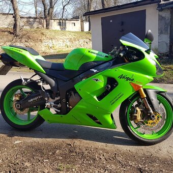 Kawasaki Ninja ZX6RR - 2