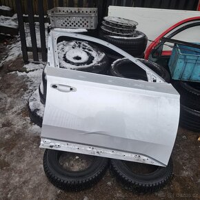 Přední prave dveře skoda superb III lehké poskozeni viz foto - 2