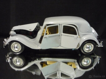 Citroen 15CV 6 Cyl.1952 Maisto 1/18 - 2