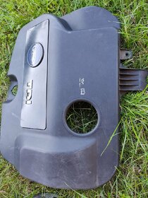 Kryt motoru Ford - 2