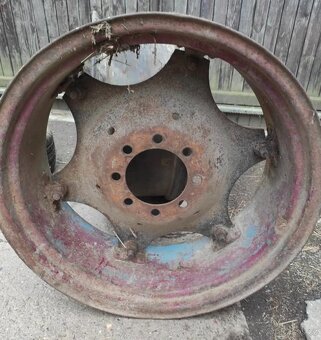 Prodám dva disky na zetor 4011/6911 - 2