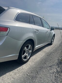 Toyota Avensis - 2
