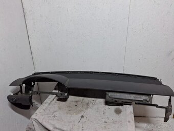 Přední panel interiéru vozu VW Phaeton - 2