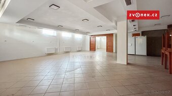 Pronájem komerčního prostoru bývalé restaurace 239 m², Zl... - 2