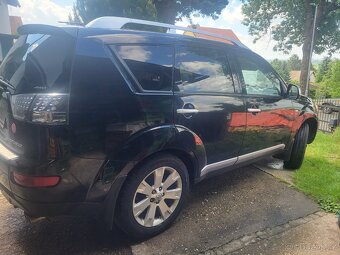 Mitsubishi Outlander 2.0 tdi 4x4 - 2