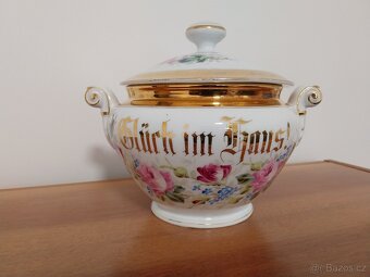 Věci z pozůstalosti (drobný nábytek, sklo, porcelán). - 2