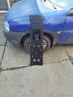 Prodám profi držák na televizi - 2