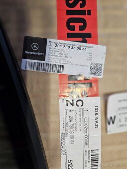 Sklo boční pravé zadní  Mercedes C 204 - 2