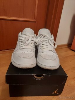 Air Jordan 1 Low "Triple White" - 2