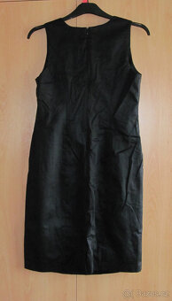 Černé pouzdrové šaty - 2