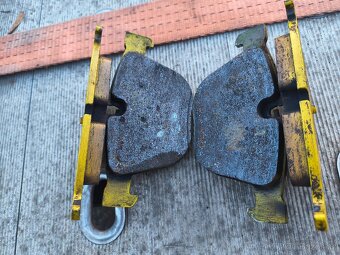 Závodni brzdové destičky BMW M3 - 2