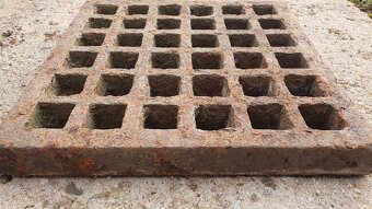 Kanalizační litinová mříž - 2