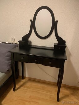 Kosmetický stolek - 2