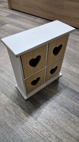 Skříňka s přihrádkami - 2