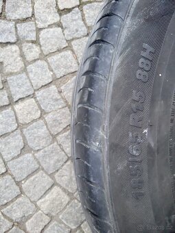 Pneu 185/65R15 KUMHO včetně disků - 2