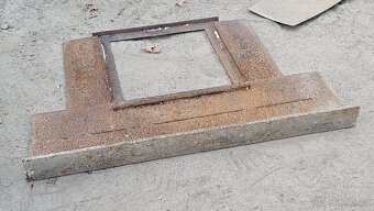 Rošt ke krbu a popelník - 2